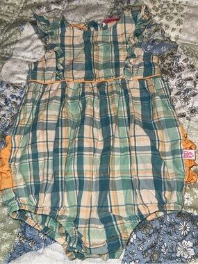 Ruffle Butts Baby Girls Size 18-24 months Bubble Romper